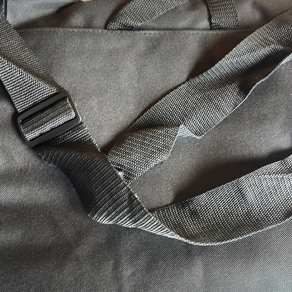 SANRIO Hello Kitty Messenger Bag NWT - Picture 7 of 7